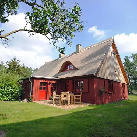 Pommernhaus Urgemuetlicher Roter Schwede *