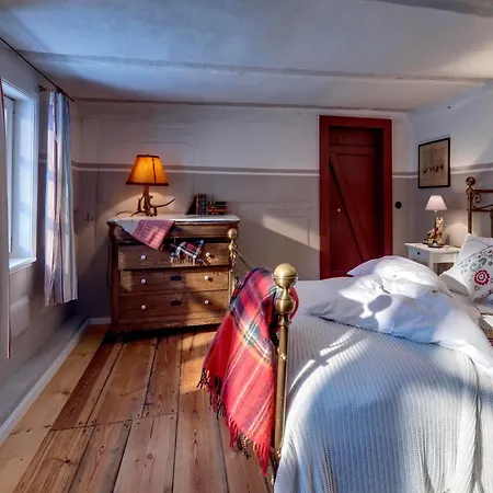 Pommernhaus Urgemuetlicher Roter Schwede *